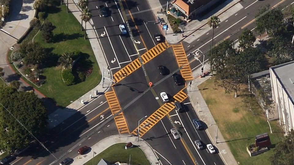 The intersection today, with the addition of the painted double double yellow lines that substantially improve the safety of the road